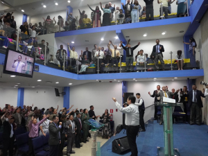 El que quiere una doble porción debe renunciar al conformismo.