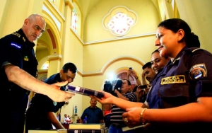 POLICÍAS CRISTIANOS EVANGELIZAN EN CUARTELES
